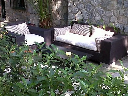 Hostal Boutique Los Geranios Del Pinar 토레몰리노스 게스트하우스