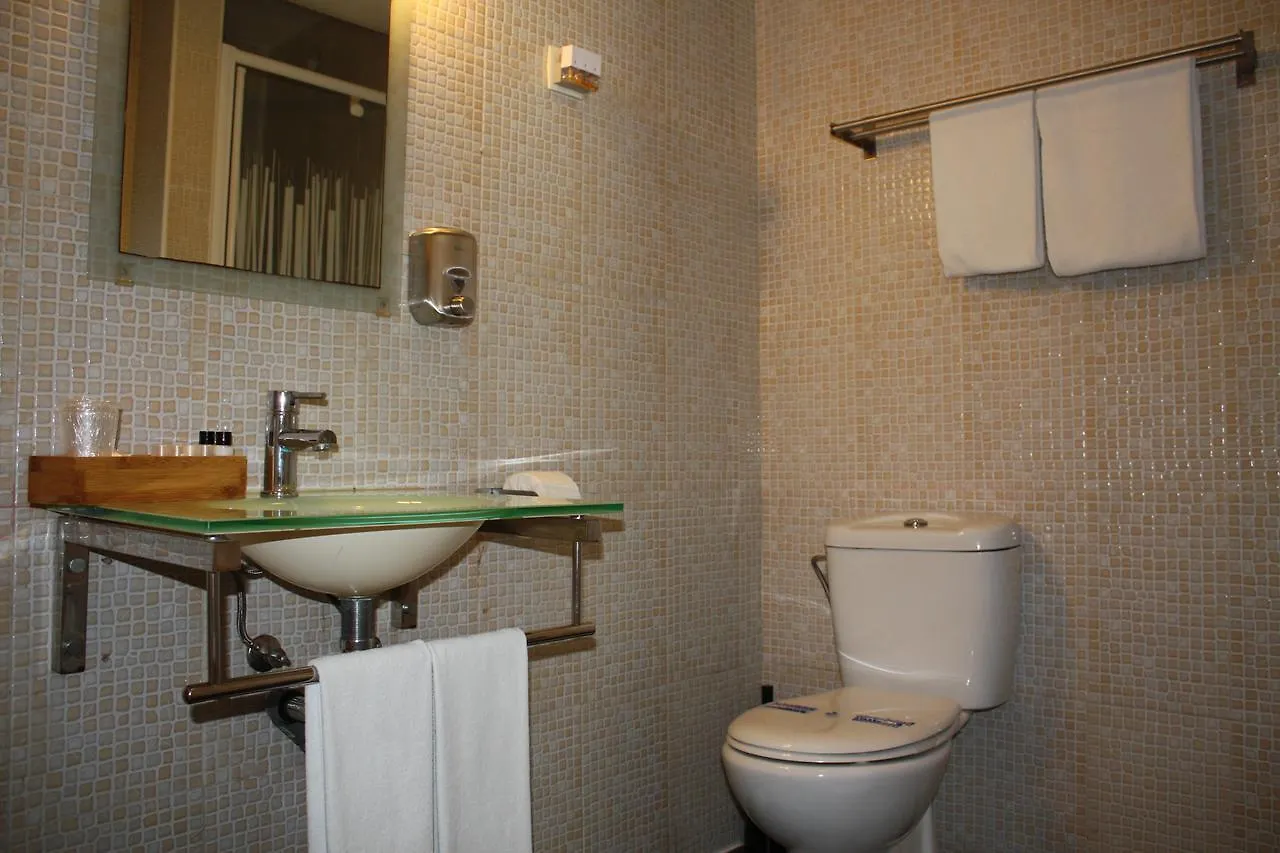 Hostal Boutique Los Geranios Del Pinar 토레몰리노스 게스트하우스