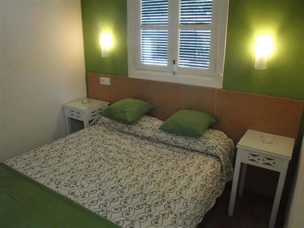 Hostal Boutique Los Geranios Del Pinar 토레몰리노스 0*,  스페인