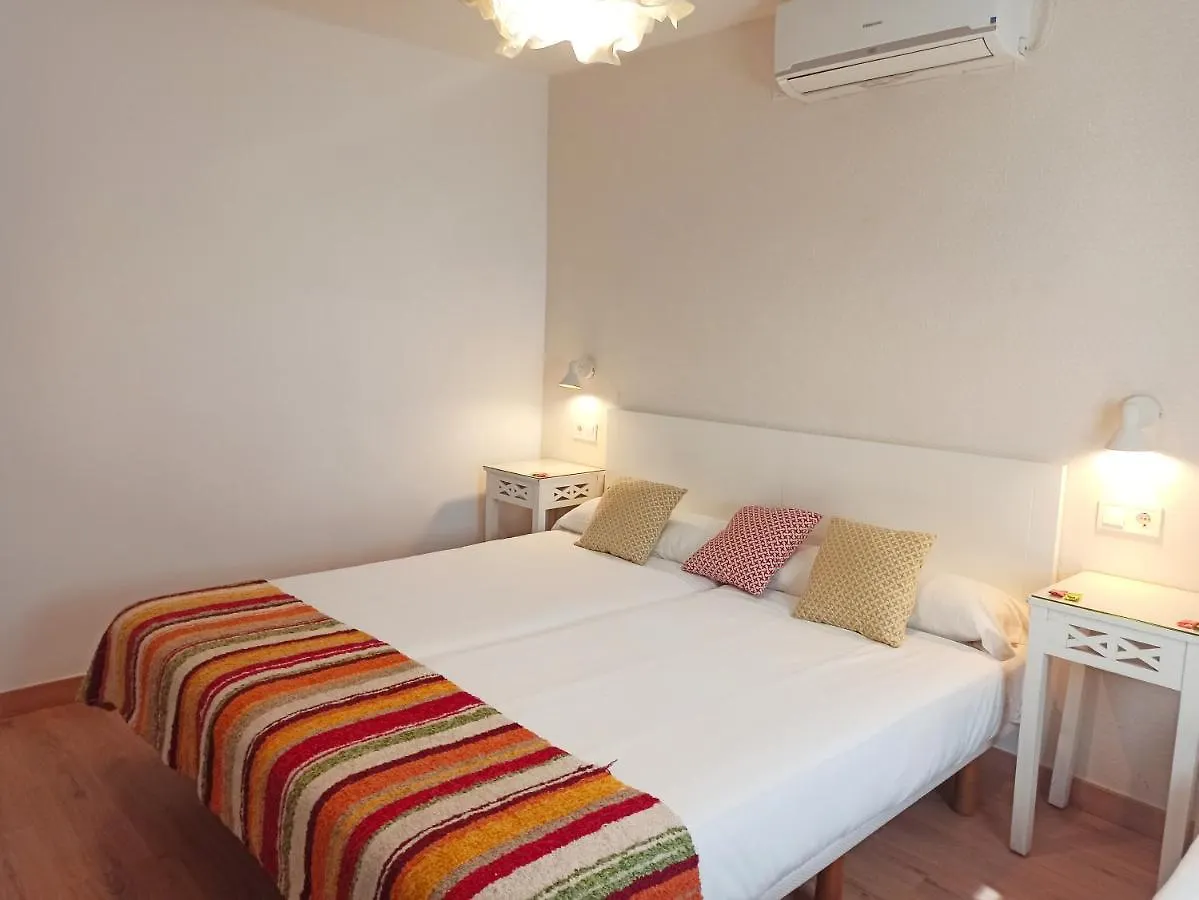 Hostal Boutique Los Geranios Del Pinar 토레몰리노스 0*,